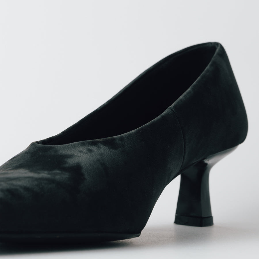 Image of Veloura- Black